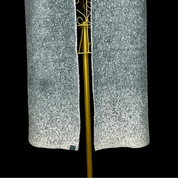 NWT Barefoot Dreams Soft CozyChic Reversible Scarf in Smokey Green Fog Gray, OS. - Picture 6 of 11